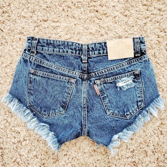 Missdenim | Minimal Low Waist Short - Picture 4 of 6